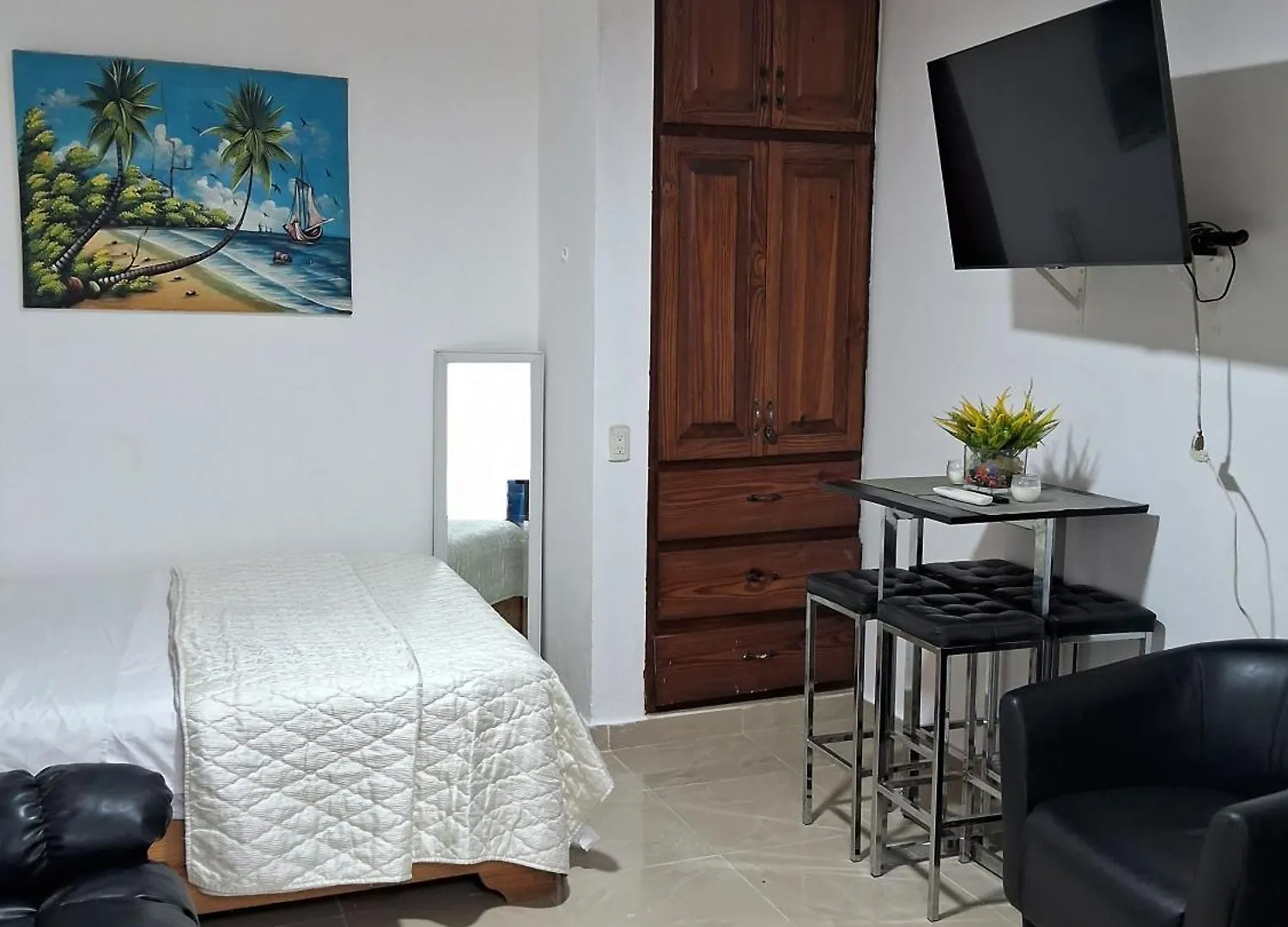 Bed & Breakfast Cozy Studios-Private Entrance- Hs Internet-Ac-Hot Water-Backup Generator-Near The Beach Puerto Plata